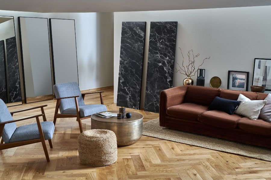 A room with a couch and chairs

Description automatically generated