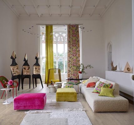 A roomset image showing ghirlanda fabric being used on curtains and cushions