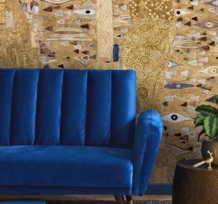 The wallpaper features a large-scale abstract design with golds, browns, and blues. There are hints of faces and eyes within the pattern, giving it a surreal and intriguing quality.