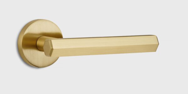 A gold door handle. This type of handle is commonly used for interior doors and offers a sleek, contemporary aesthetic.