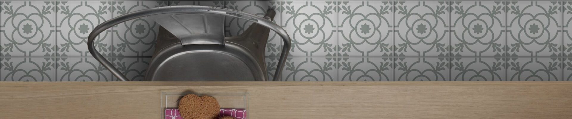 The floor is covered in a white and grey patterned tile. The pattern consists of repeating four-leaf clover shapes with a circular design in the centre. The pattern creates a sense of symmetry and elegance.