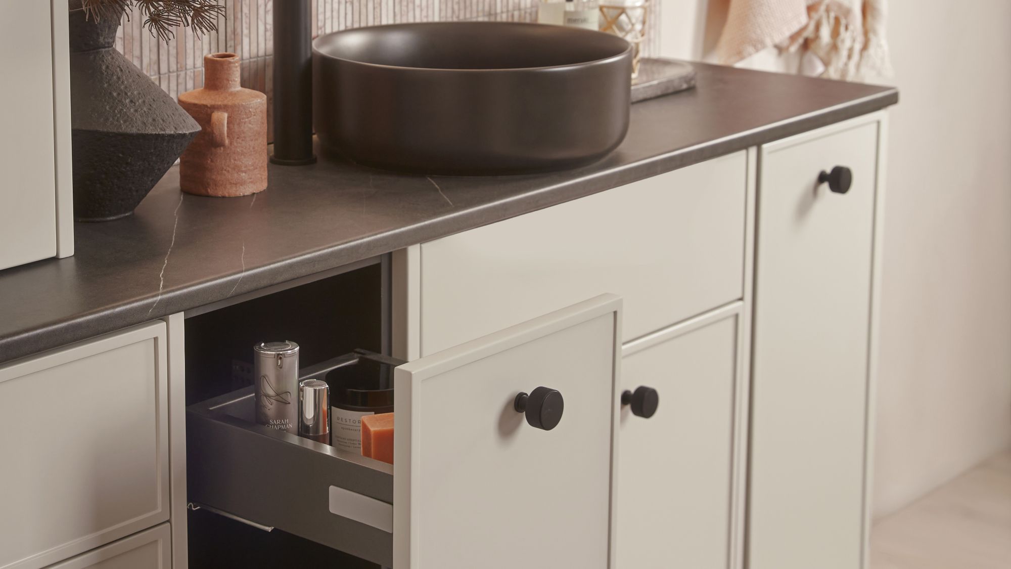 Maximise storage space with fitted furniture - the Elan range from Roper Rhodes